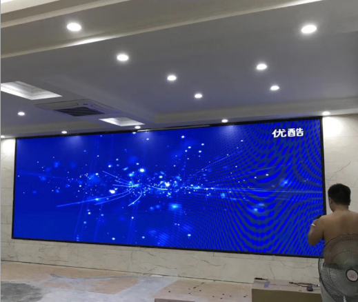 深圳LED显示屏市场观察 如何挑选靠谱的室内全彩屏厂家？